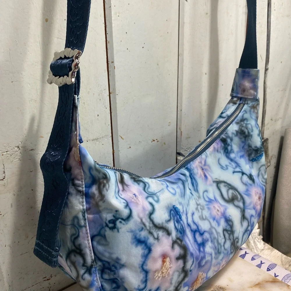 BAGGU X COLLINA STRADA MEDIUM NYLON CRESCENT BAG - BLUE THORNS - Picture 4 of 7